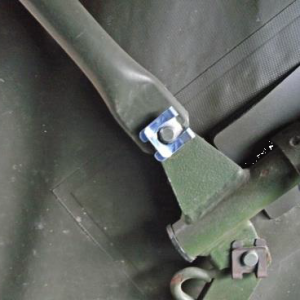 Verdeckbolzen mit Sicherungsblech VW Iltis Bombardier