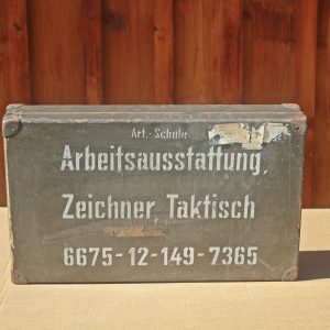 Frühe Zeichenausstattung im Holzkoffer Bundeswehr BW