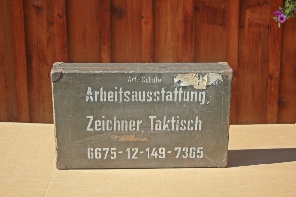 Frühe Zeichenausstattung im Holzkoffer Bundeswehr BW