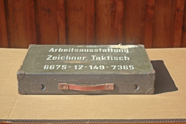 Frühe Zeichenausstattung im Holzkoffer Bundeswehr BW – Bild 2