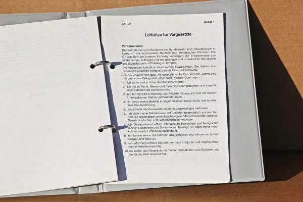 ORIGINAL BUNDESWEHR ZDV 10/1 Innere Führung – Bild 2
