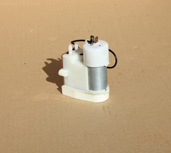 Wischwasserpumpe Scheibenwaschpumpe  VW Iltis Bombardier
